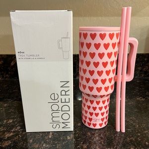 NWT Limited Edition Simple Modern Valentines Sweetheart Trek 40oz Tumbler